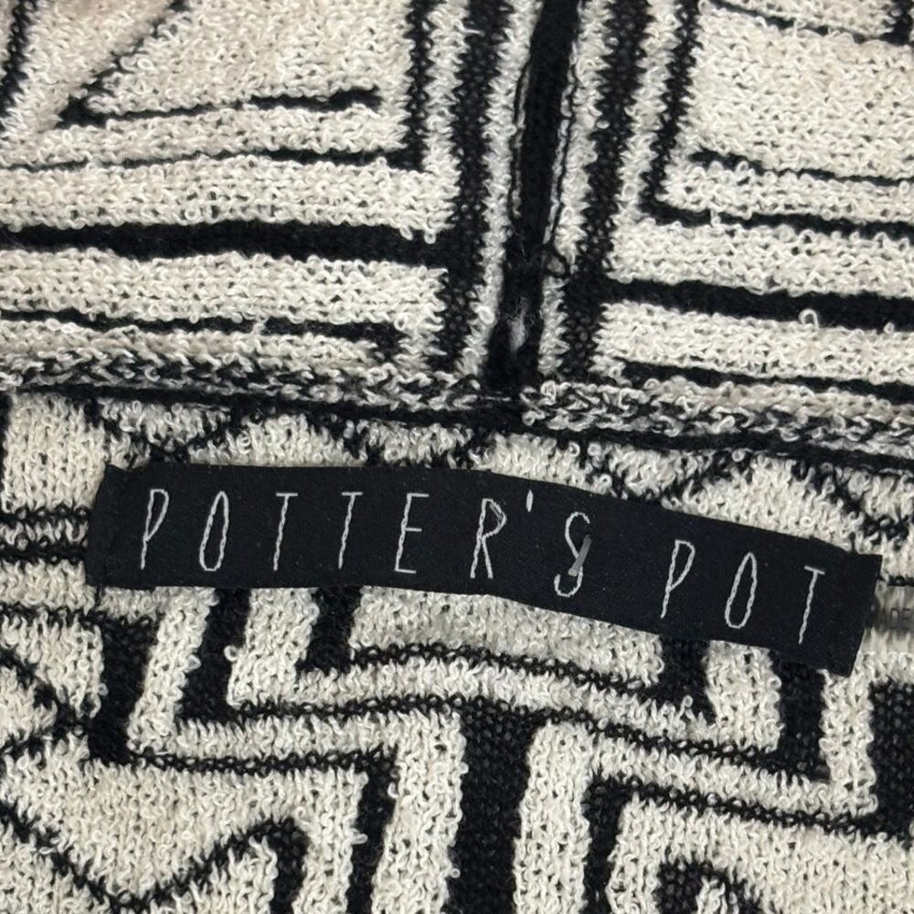 Potter’s Pot Black and White Geometric Cardigan Size Large - Picture 7 of 10
